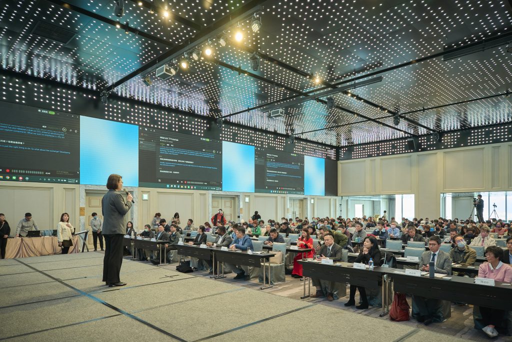 臺灣碳權交易所舉辦「第二屆淨零轉型暨自然碳匯與碳權發展趨勢論壇」，與國內產官學界交流再生農業與國際自然碳匯實際應用，協助台灣企業接軌國際碳權市場。